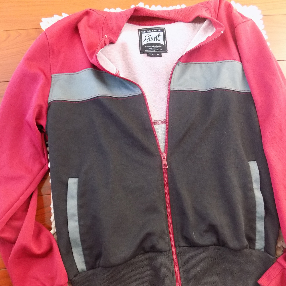 Beautiful Giant Zip Up - Picture 3 of 3